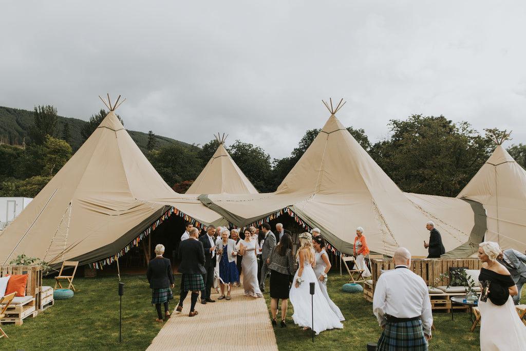 10 Ways to Make Your Wedding Guests Feel Loved